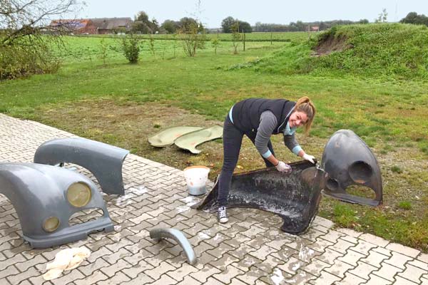 Oldtimerteile reinigen ist "Schwerstarbeit"